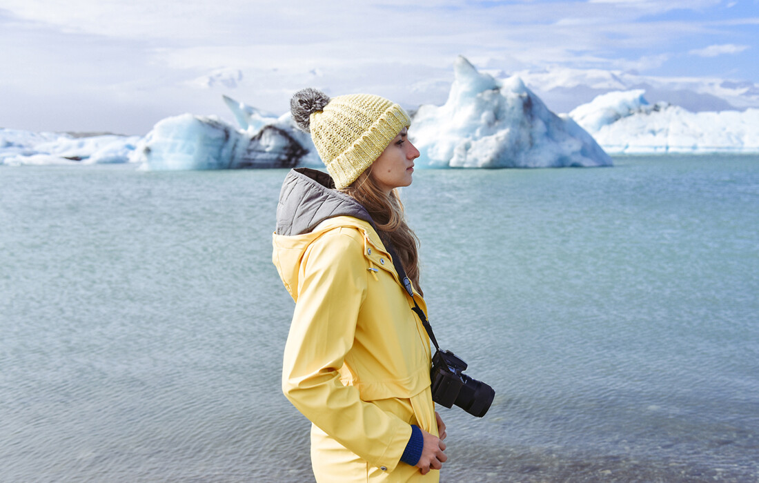 Djevovojka na ledenjaku, putovanje na Island-zvijezda sjevera
