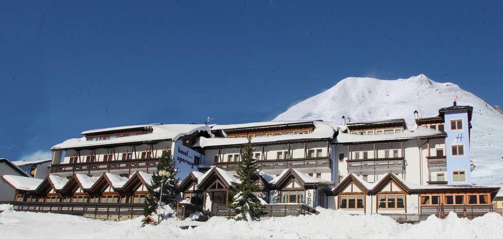 Skijanje u Italiji, skijalište Passo Tonale, Hotel Sporting, pogled izvana