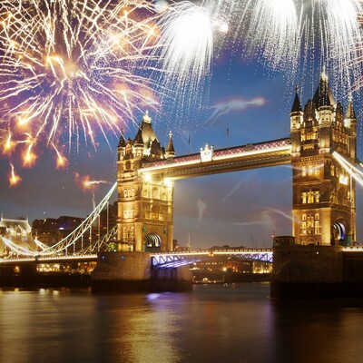 Nova godina u Londonu, vatromet iznad Tower bridgea