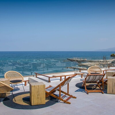 Ljetovanje mondo travel Grčka  otok Kreta, Akasha Beach Hotel & SPA, bar i plaža