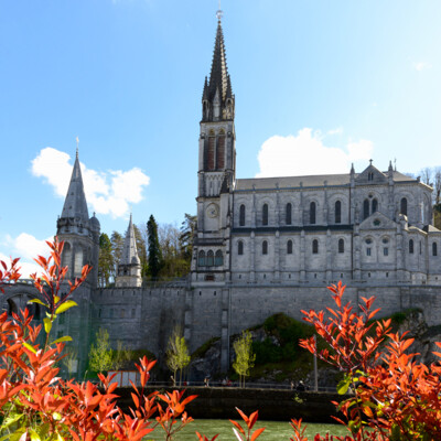 Lourdes, katedrala, Francuska