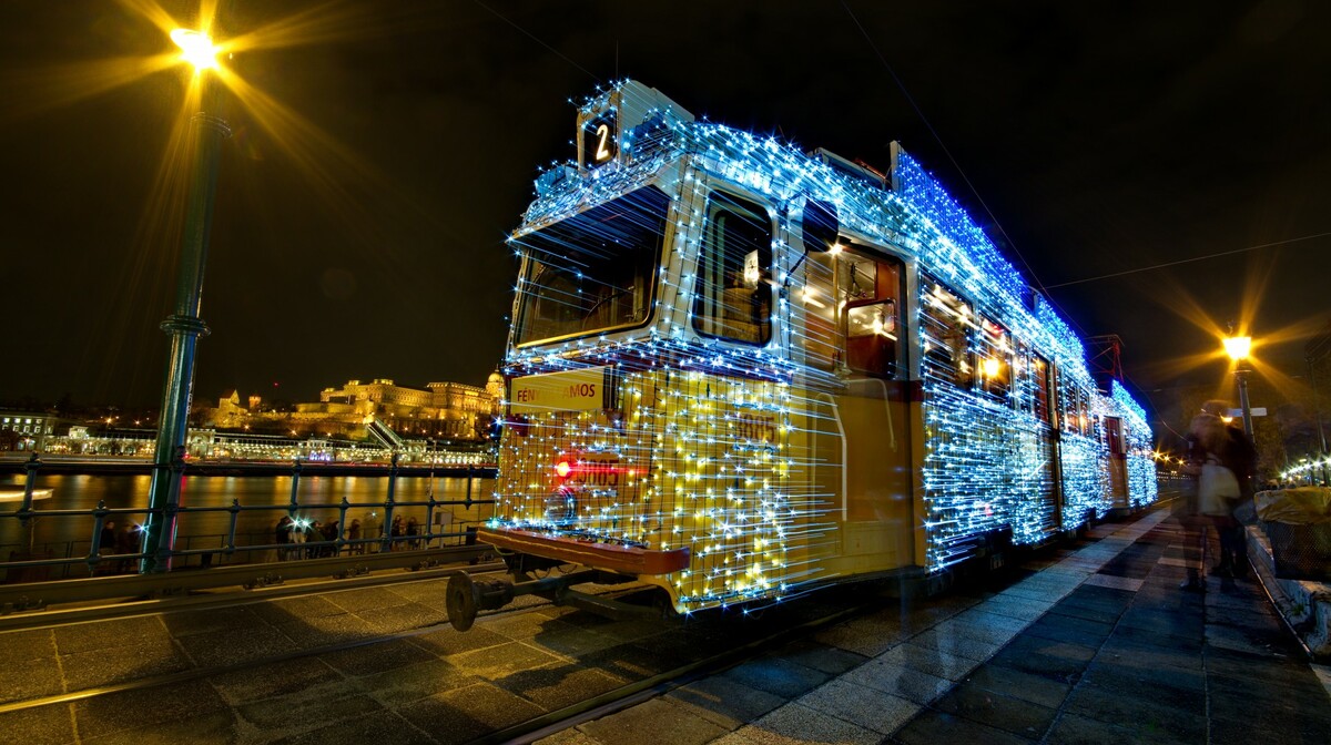 Okićeni tramvaj, advent u Budimpešti, putovanje autobusom