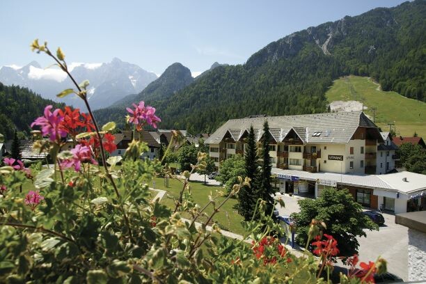 Slovenija, Kranjska Gora, apartmani Vitranc, pogled na planine u ljeto