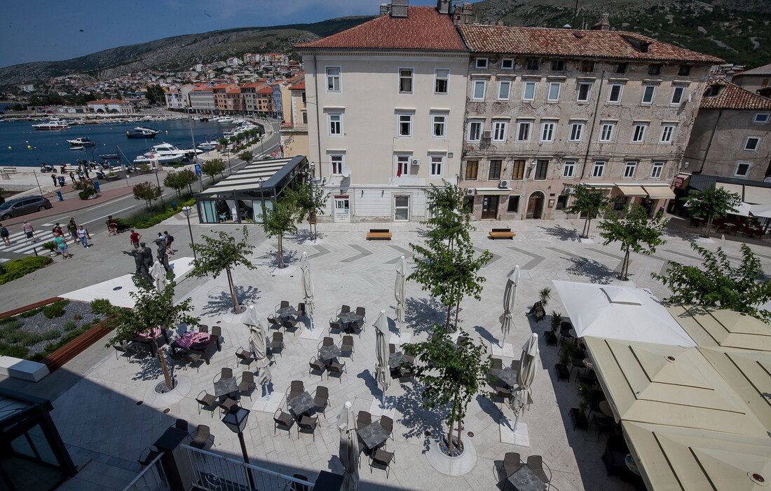 Senj, Hotel Bura