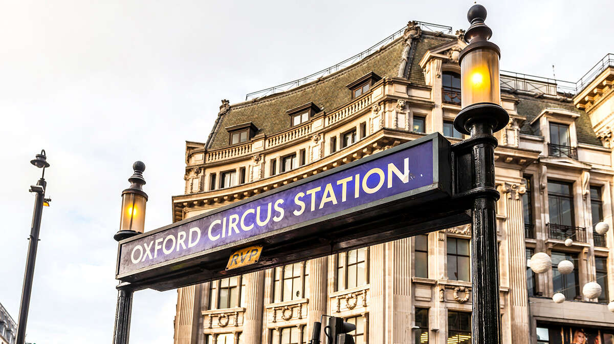 Oxford street metro stanica u Londonu, putovanje u London avionom