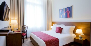 Dvokrevetna soba, francuski ležaj u hotelu Palace, Zagreb.