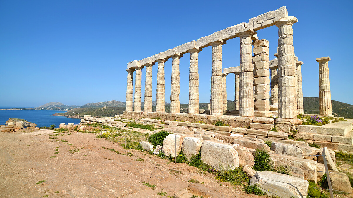 Sounion, skupina grčkih pravoslavnih manastira izgrađenih na visokim kamenim liticama