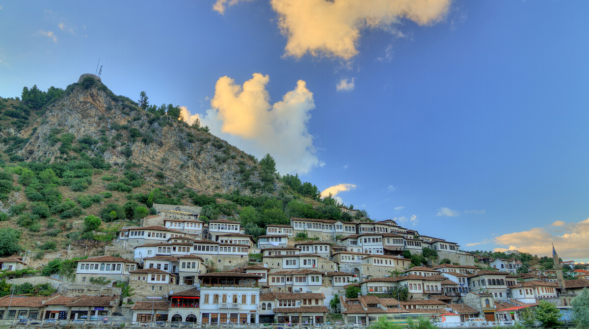 Albanija, Berat-albanski 