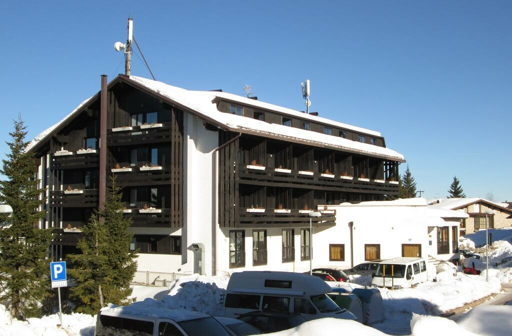 Skijanje u Italiji, skijalište Monte Bondone, Dolomiti Chalet Family Hotel, pogled izvana