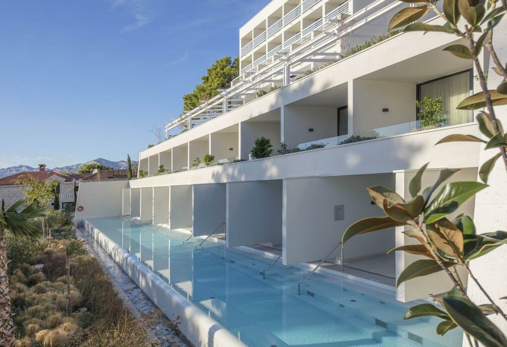 Privatni bazen u luksuznim sobama Berulia beach hotela, modno travel