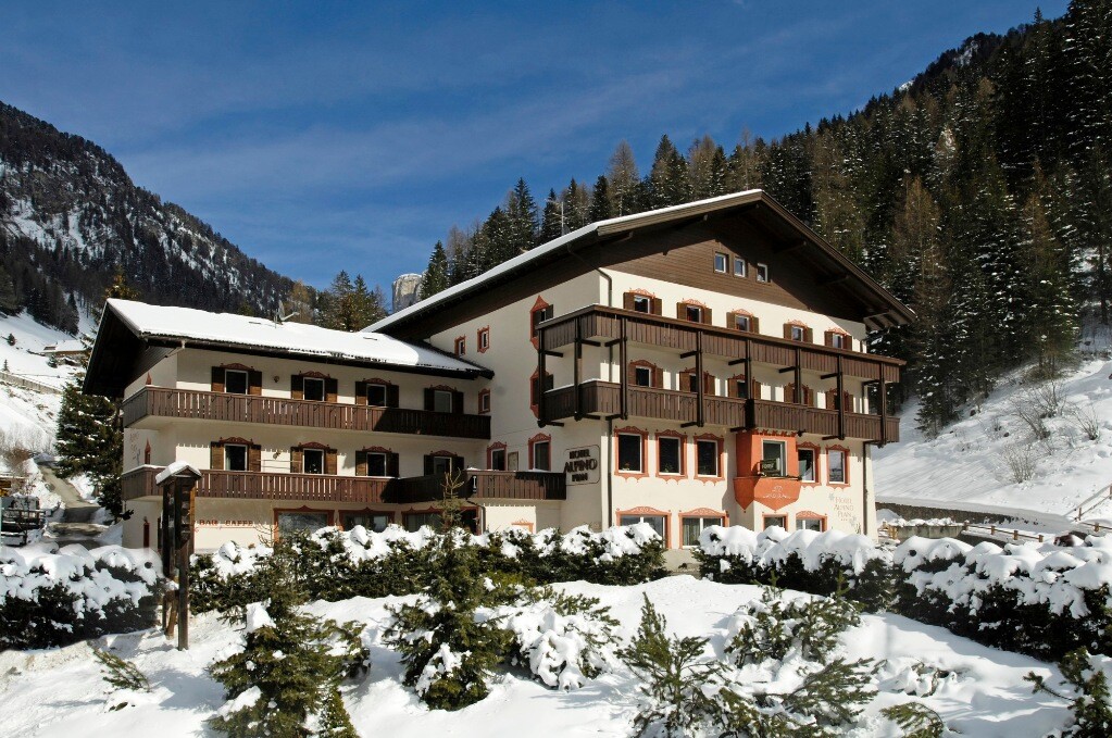 Skijanje u Italiji, skijalište Val Gardena, Hotel Alpino Plan, pogled izvana