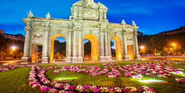 Trijumfalni luk Puerta de Alcala , putovanje u Madrid, europska putovanja, avionom