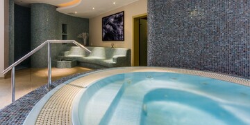 Jacuzzi u wellness centru hotela Arena, mondo travel