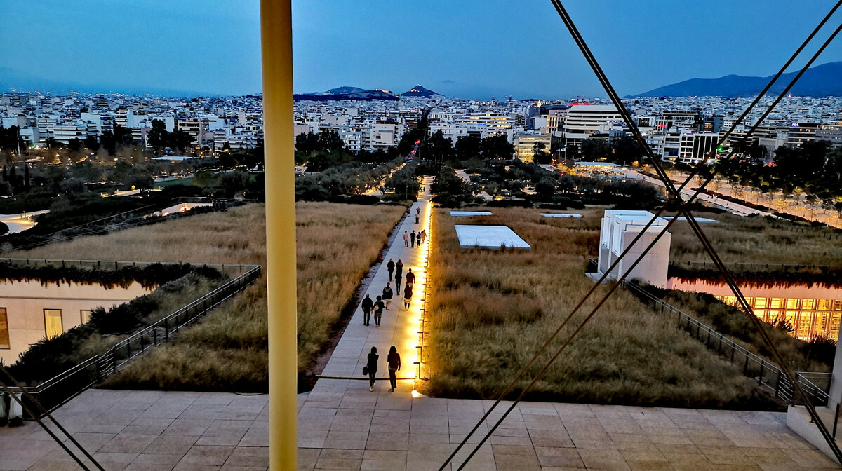 Atena, ZAKLADA STAVROS NIARCHOS