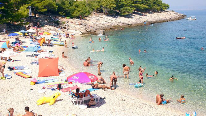 Postira,plaža Molo Lozna