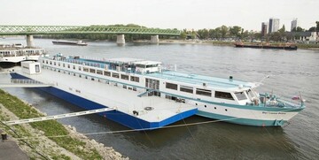 Brod MS Der Kleine Prinz, brod na vezu, ukrcaj putnika