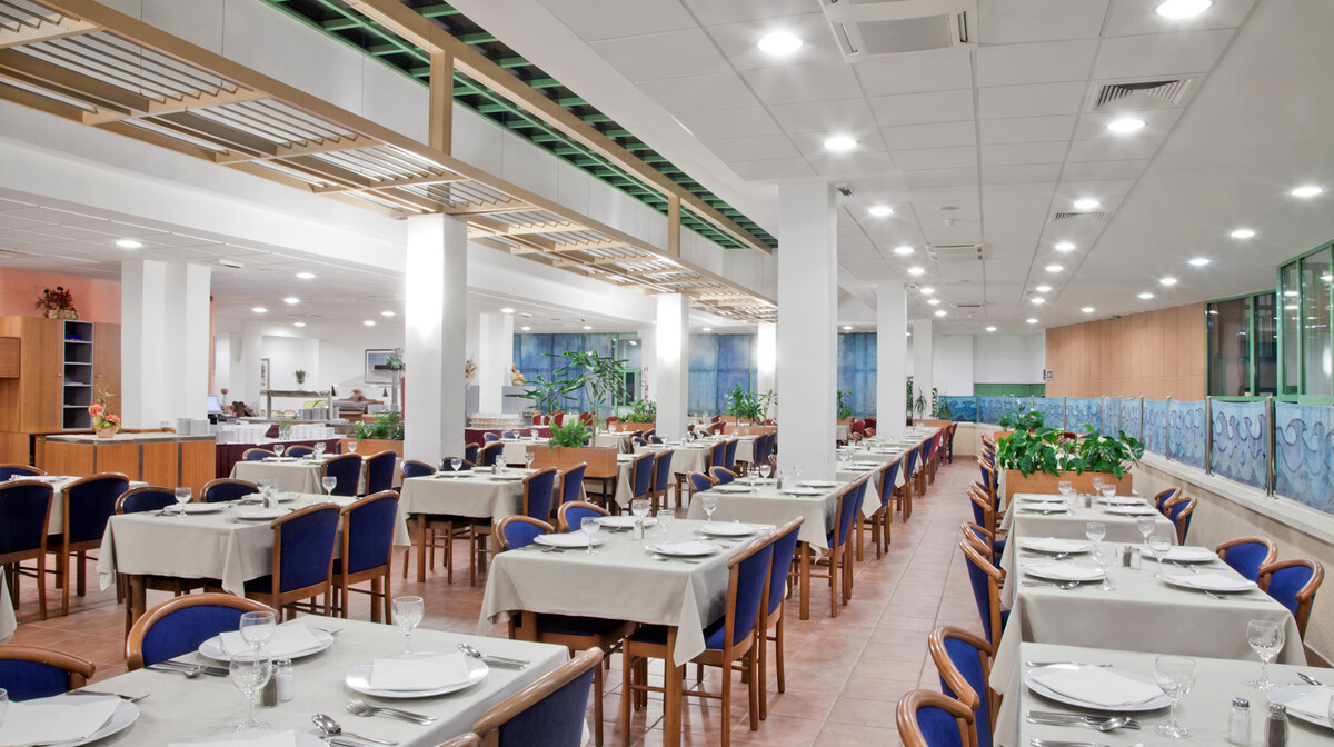 Hotelski restoran hotela Bluesun Marina, Brela, mondo travel