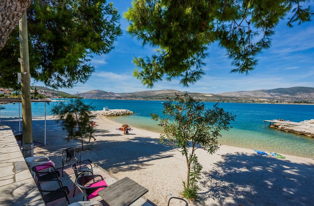 Čiovo, Hotel Sveti Križ, bar na plaži