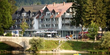 Skijanje i wellness u Sloveniji, Bohinj Hotel Jezero, jezero i šetnica