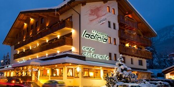 Skijanje u Italiji, Alta Badia, La Villa, Hotel Ladinia, pogled izvana