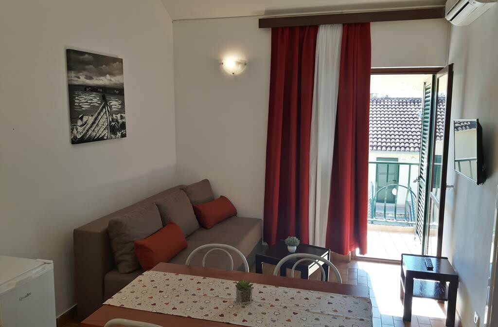 Ljetovanje u Hrvatskoj, odmor, Belvedere Apartmani,dnevna soba sa izlazom na balkon