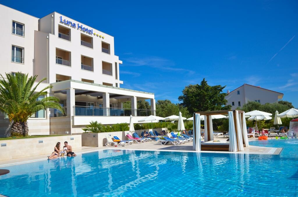 La Luna hotel, Jakišnica