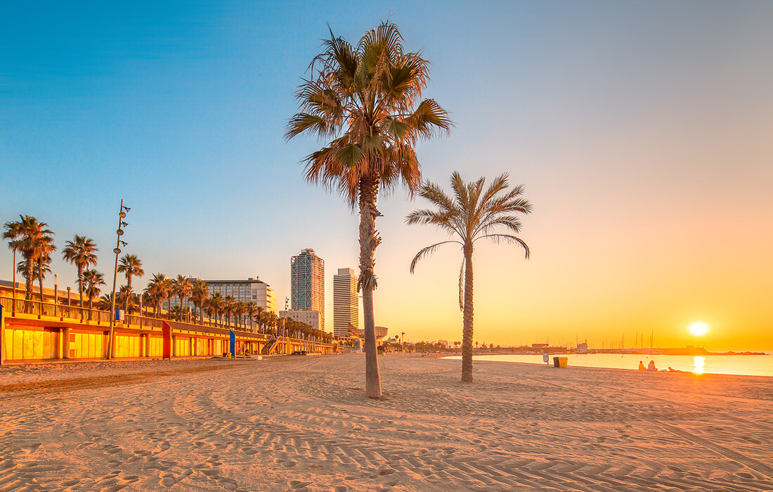 Zalazak sunca na plaži Barceloneta, putovanje u Barcelonu