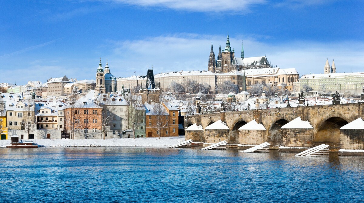 Prag, zima, advent, putovanje autobusom, putovanje zrakoplovom