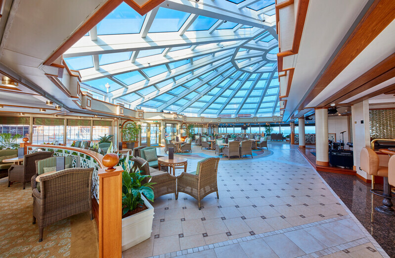 Queen Elizabeth - Garden Lounge