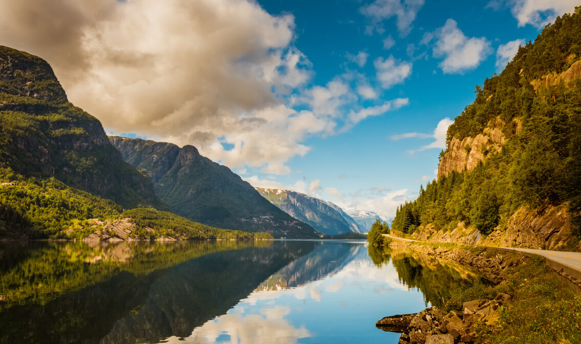 HARDANGERFJORD, Norveška