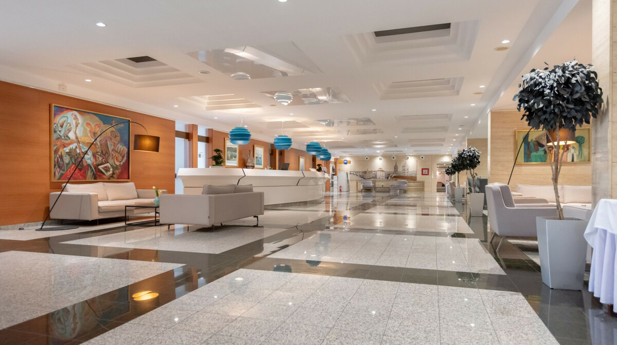 Hotel Kolovare, recepcija