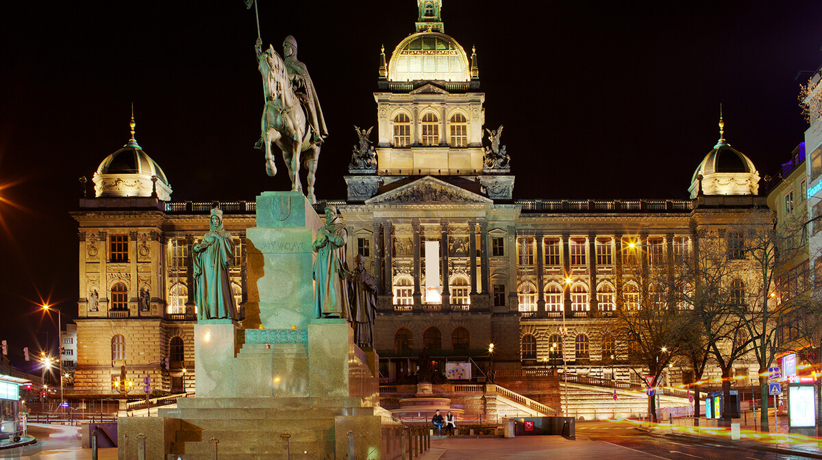 Vaclavski trg u Pragu, putovanje u Prag, putovanje autobusom
