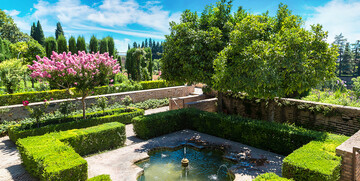 Fontana u vrtu Generalife u Alhambri, putovanje u Andaluziju