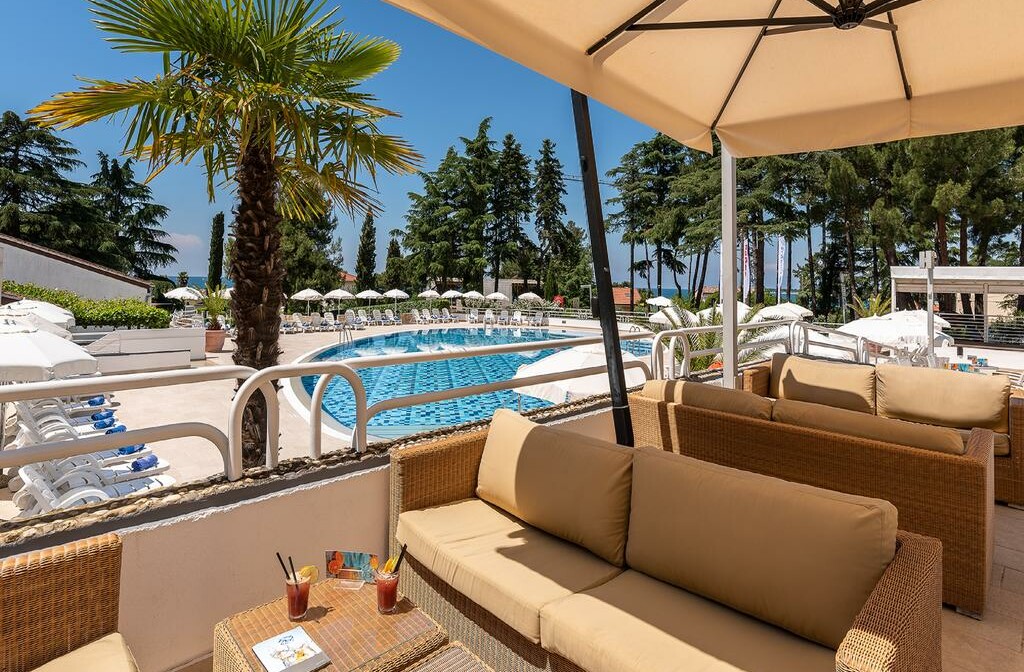 Poreč, Valamar Pinia Hotel, caffe bar uz bazen