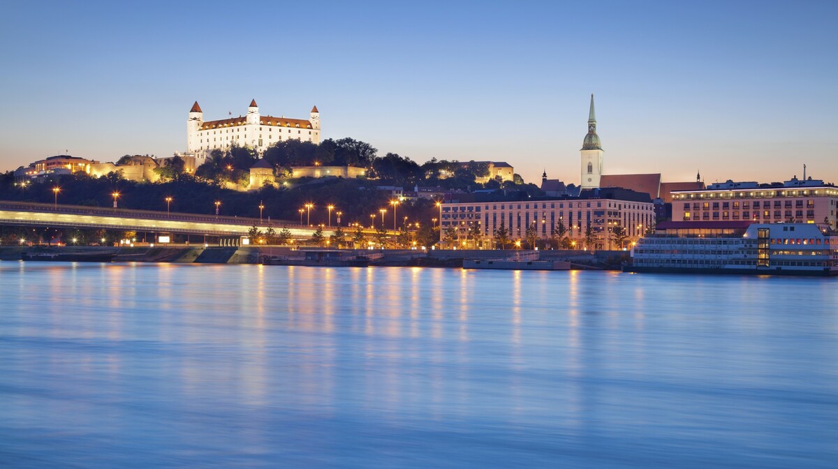 Bratislavski dvorac uz Dunav, Bratislava putovanje, Mondo travel