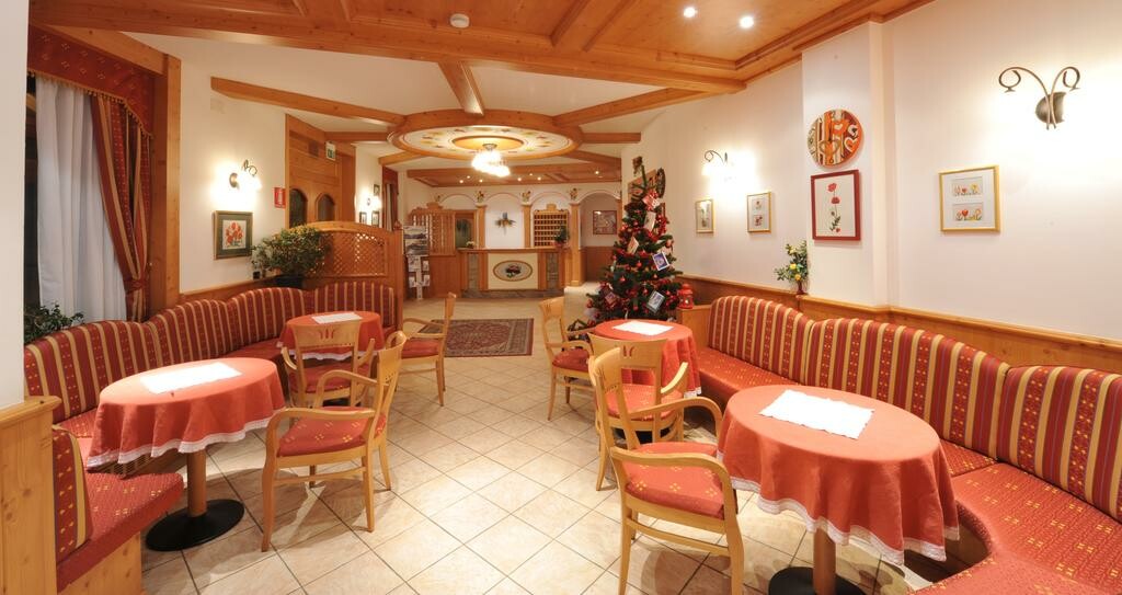 Skijanje u Italiji, skijalište Passo Tonale, Family Hotel Adamello, bar