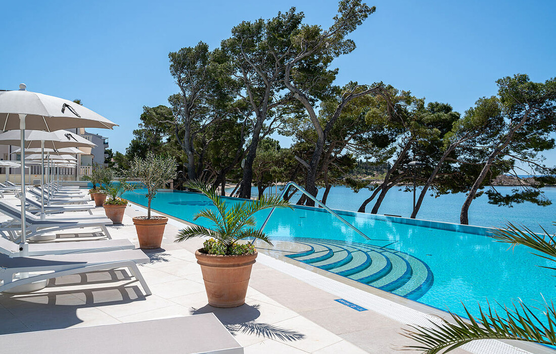 Valamar Meteor hotel infinity pool