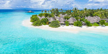 Maldivi, The Sun Siyam Iru Fushi, pogled na plažu