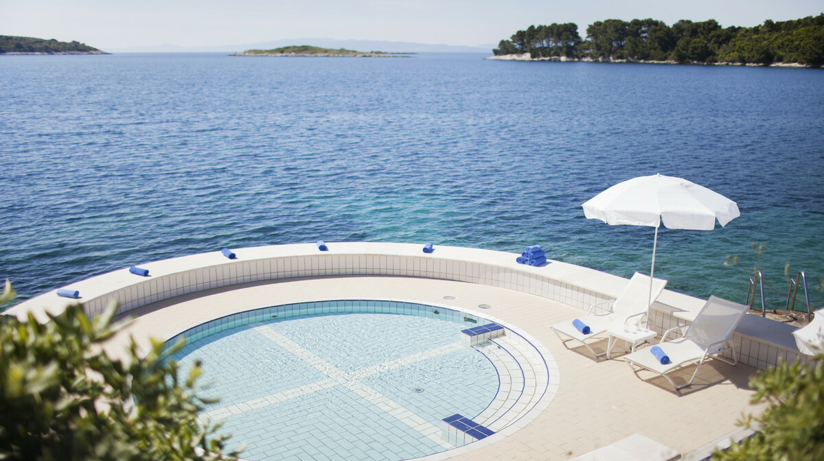 Ljetovanje u Hrvatskoj, Otok Mljet, hotel Odisej, vanjski bazen 