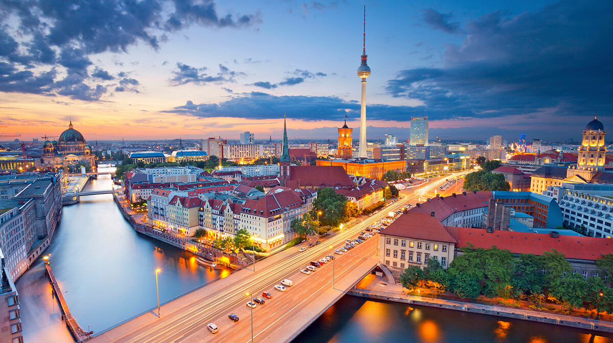 Berlin, panorama grada, putovanje zrakoplovom, putovanje autobusom