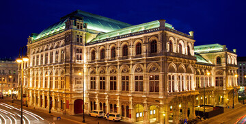 Osvjetljena zgrada Opere, putovanje u Beč autobusom