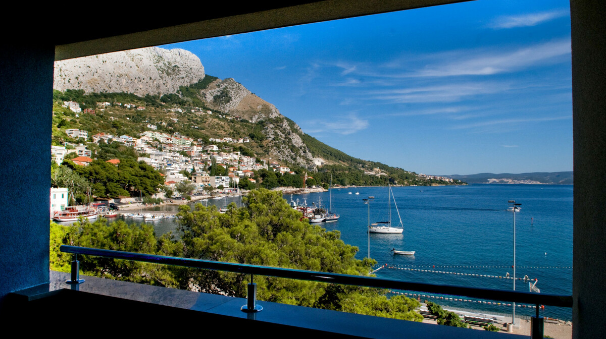 Omiš, Hotel Plaža, pogled sa balkona