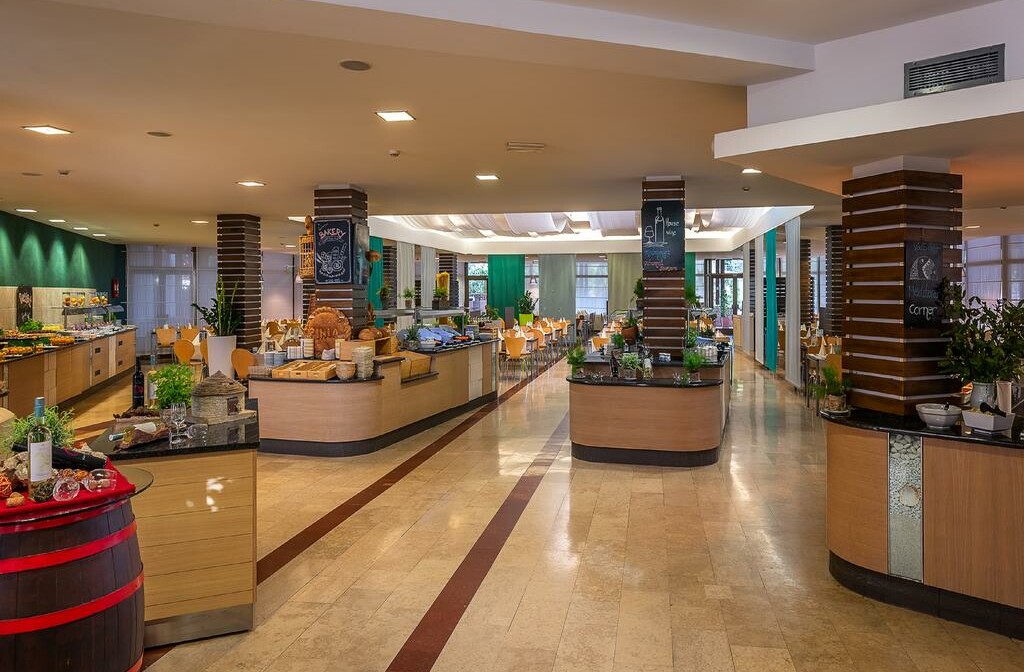 Poreč, Valamar Pinia Hotel, buffet