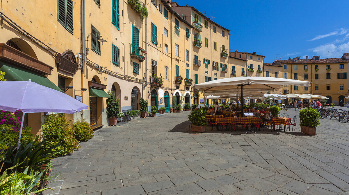 Ovalni trg Lucca, putovanje Najljepši gradovi Toskane, putovanje autobusom
