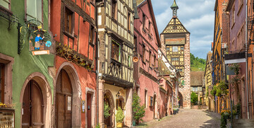 uske ulice sela Riquewihra, europska putovanja, putovanja autobusom, garantirani polazak