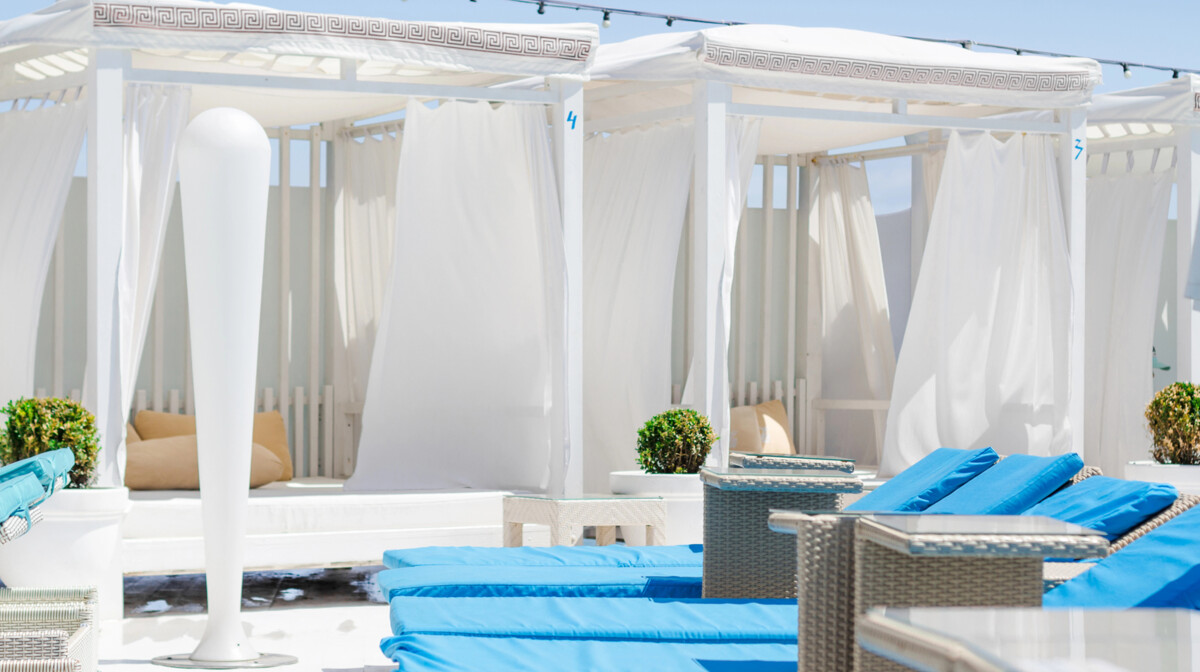 Dubai - Beach club near the sea