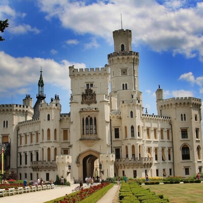 dvorac Hluboka, putovanje dvorci južne Češke, putovanje autobusom, mondo travel