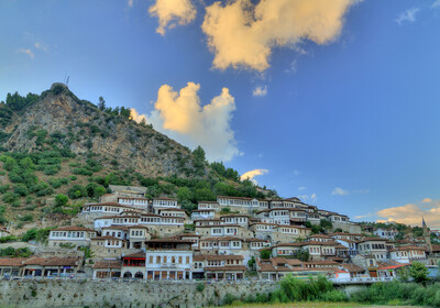 Albanija, Berat-albanski 