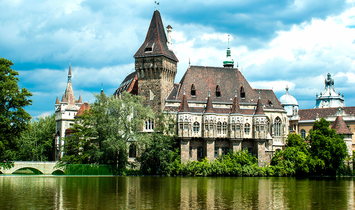  Vaydahunyad dvorac u gradskom parku u Budimpešti, putovanje u Budimpeštu, Mondo travel