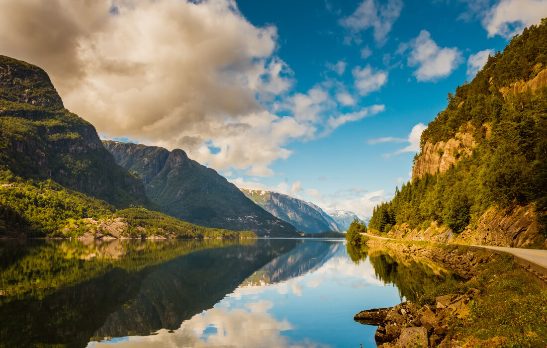 HARDANGERFJORD, Norveška